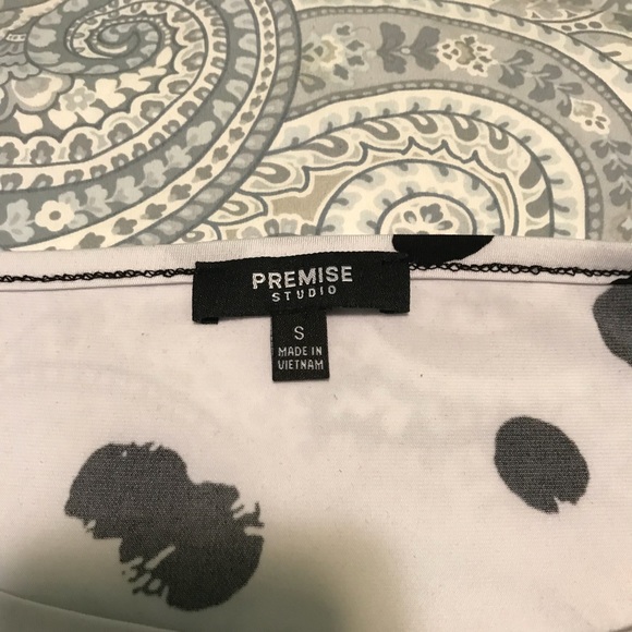 💗🎉HP🎉💗 White and black polka dot top - Picture 3 of 3